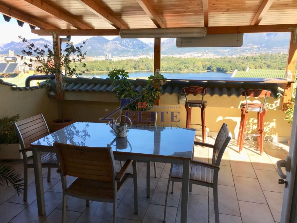 Penthouse me Qira tek Liqeni i Thatë