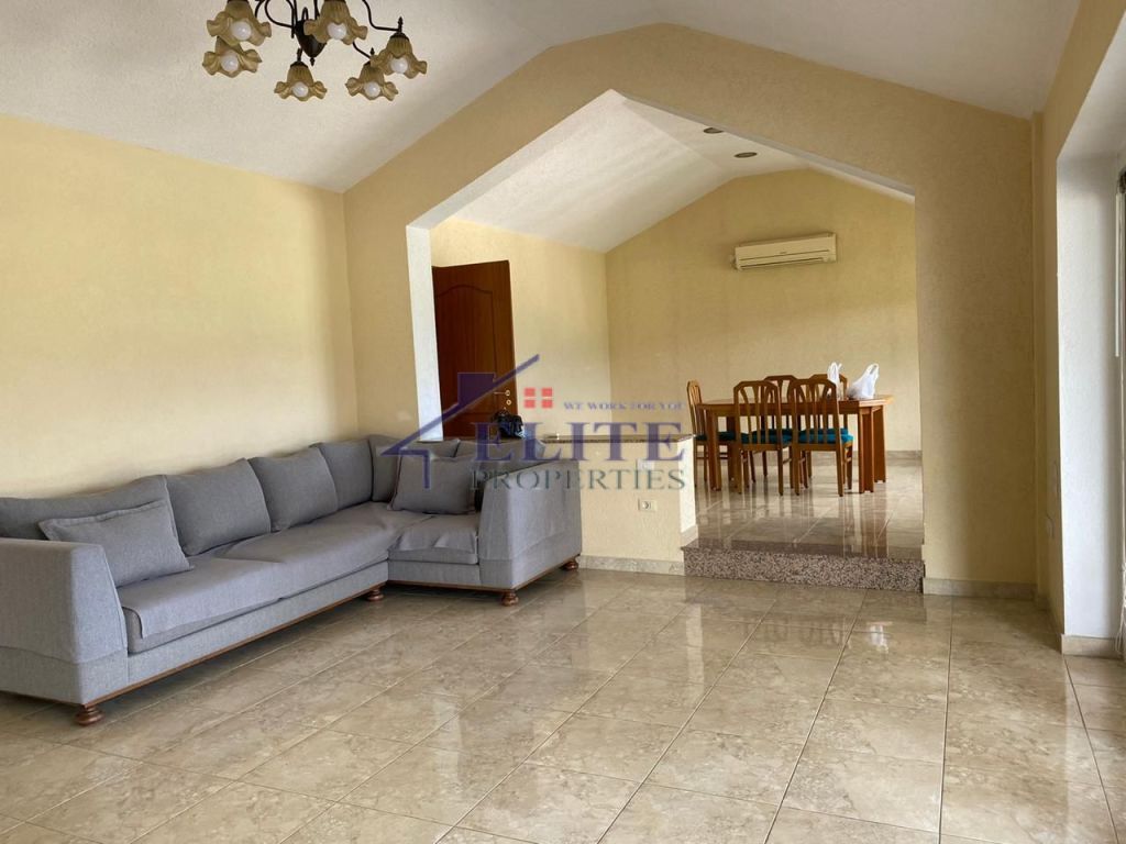 Penthouse me Qira tek Liqeni i Thatë