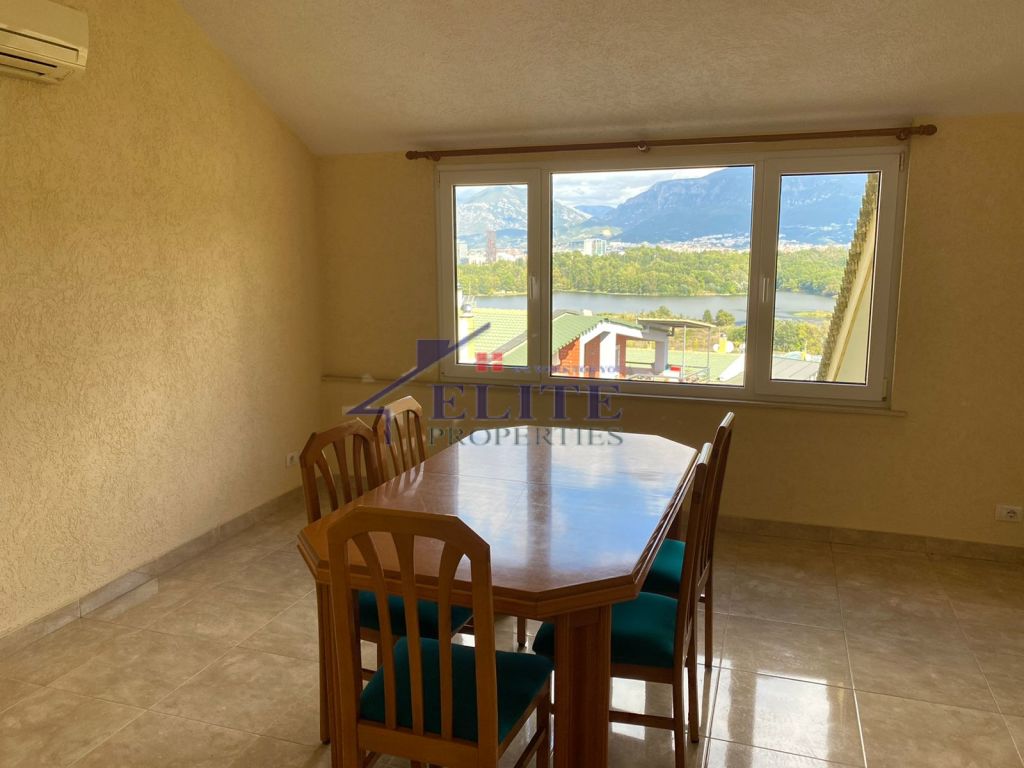 Penthouse me Qira tek Liqeni i Thatë