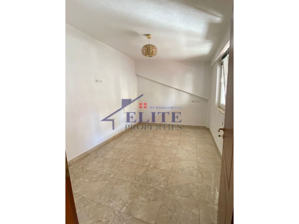 Penthouse me Qira tek Liqeni i Thatë