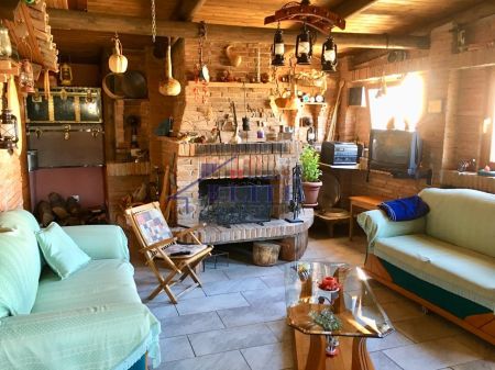 Penthouse me Qira tek Liqeni i Thatë