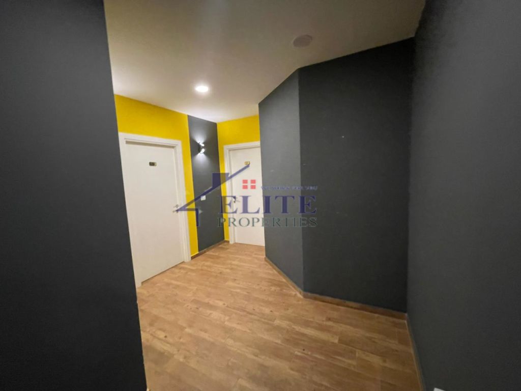 Liqeni i Thatë, hotel for sale