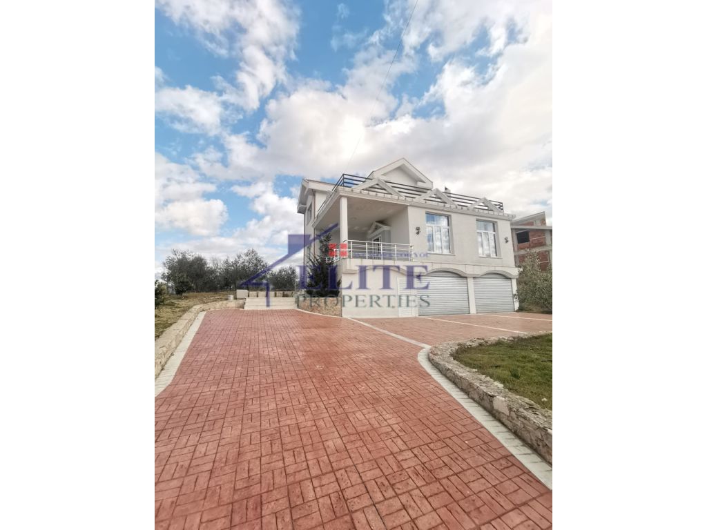 Two storey villa for rent in Vaqarr
