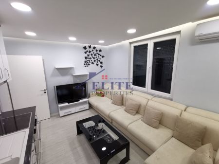 Pranë Maternitetit të Ri, apartament 1+1 me qira