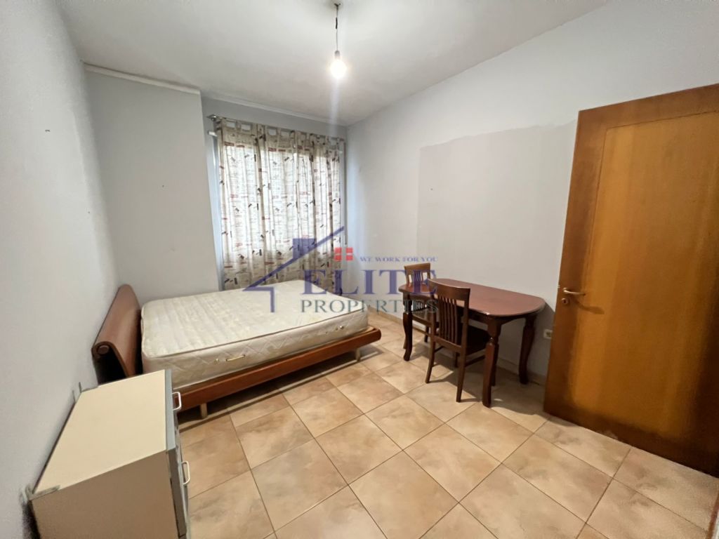 Apartament 3+1 me qira tek "Casa Italia", pranë spitalit "Hygeia"