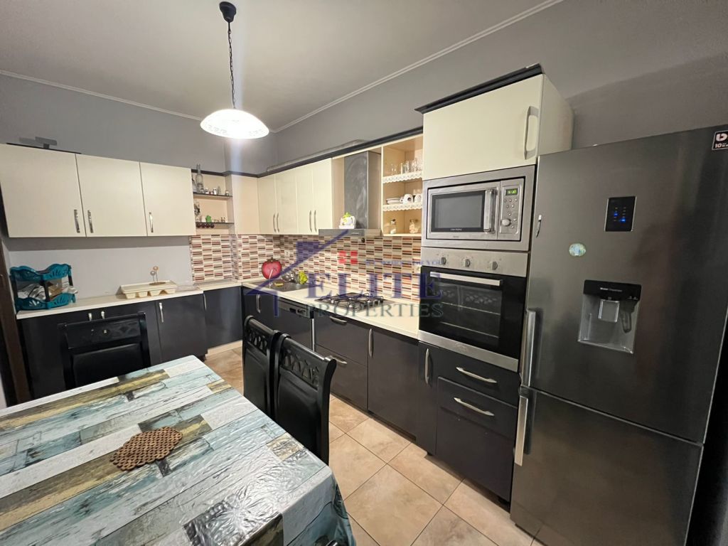 Apartament 3+1 me qira tek "Casa Italia", pranë spitalit "Hygeia"