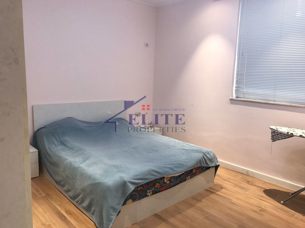 The first floor of a villa on Kavaja Street is for rent.