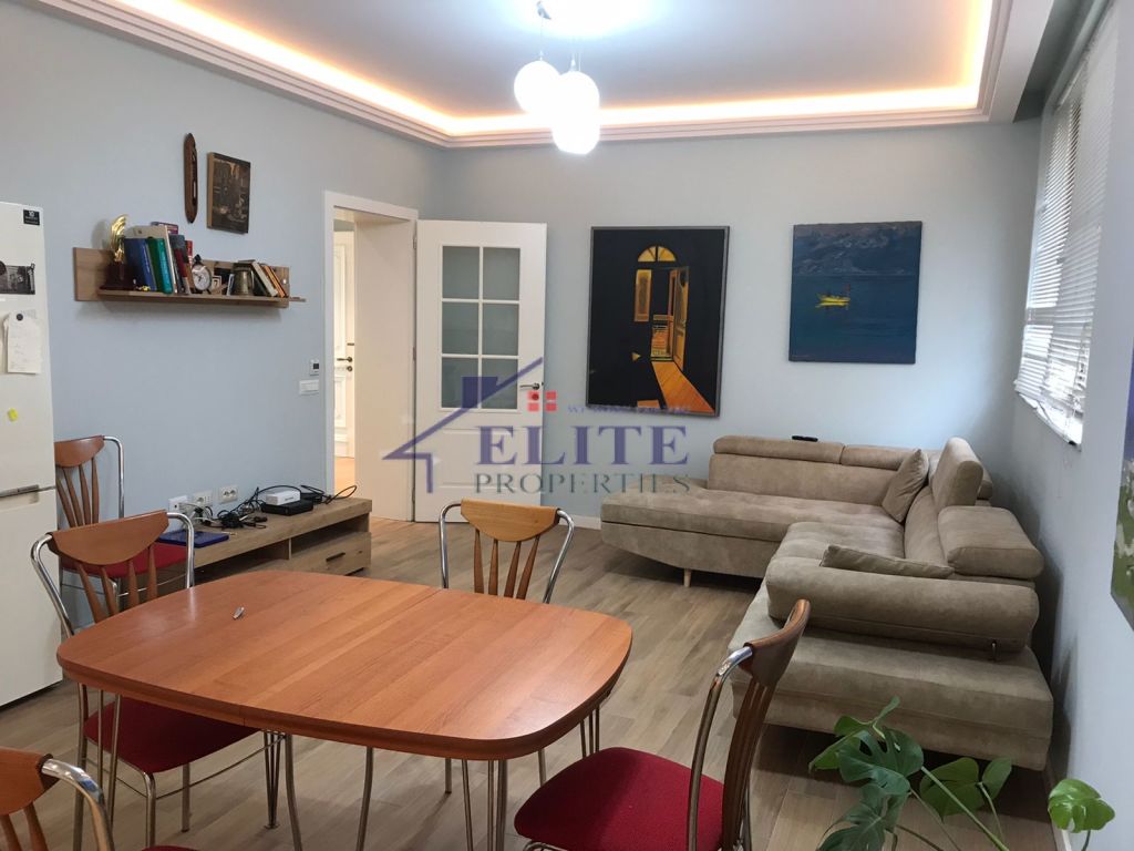 The first floor of a villa on Kavaja Street is for rent.