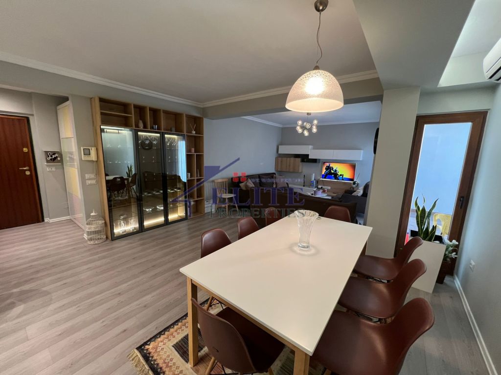 Rr. Vaso Pasha Bllok, apartament 2+1 me qira
