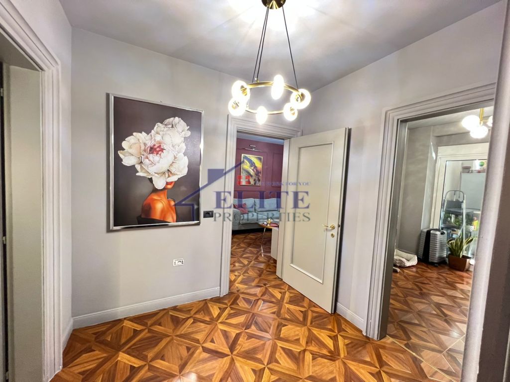 Zogu i Zi, three bedroom apartment for rent