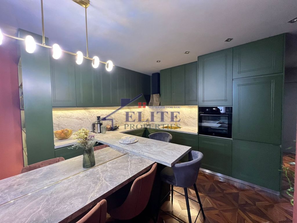 Zogu i Zi, three bedroom apartment for rent