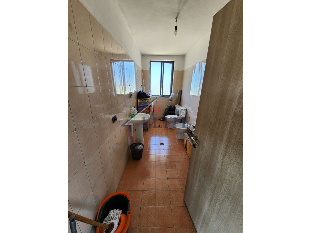 Warehouse for sale in Xhafzotaj