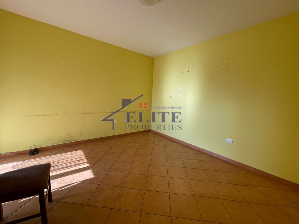 Vicino a Xheko Imperial, Ufficio/Appartamento 3+1 in affitto