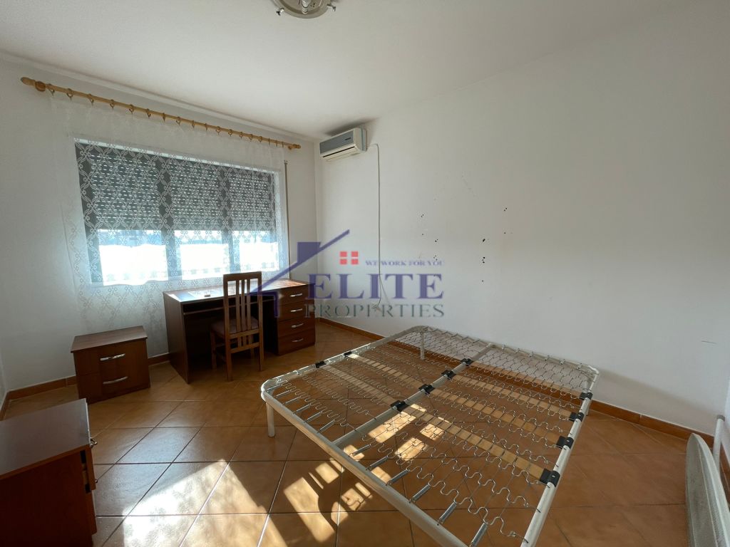 Vicino a Xheko Imperial, Ufficio/Appartamento 3+1 in affitto