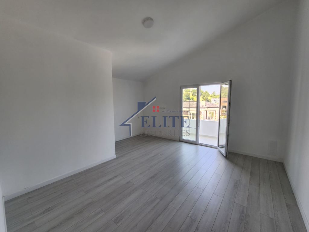 Mjull Bathore, vile me qira