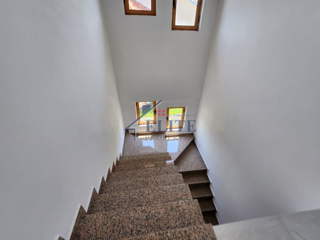 Mjull Bathore, vile me qira