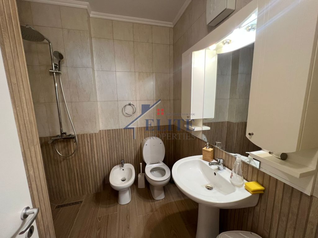 Ish-Bllok, apartament 1+1 me qira