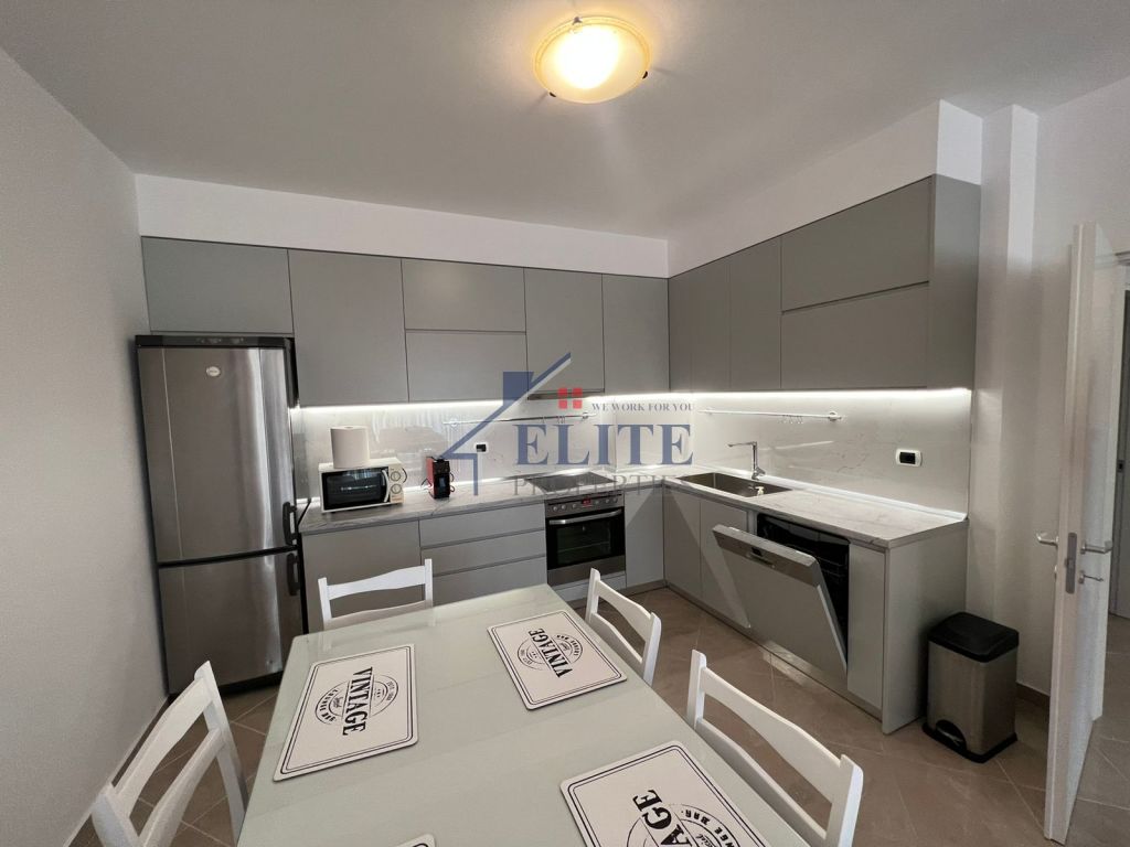 Ish-Bllok, apartament 1+1 me qira