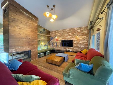 Long Hill Residence, vilë me qira