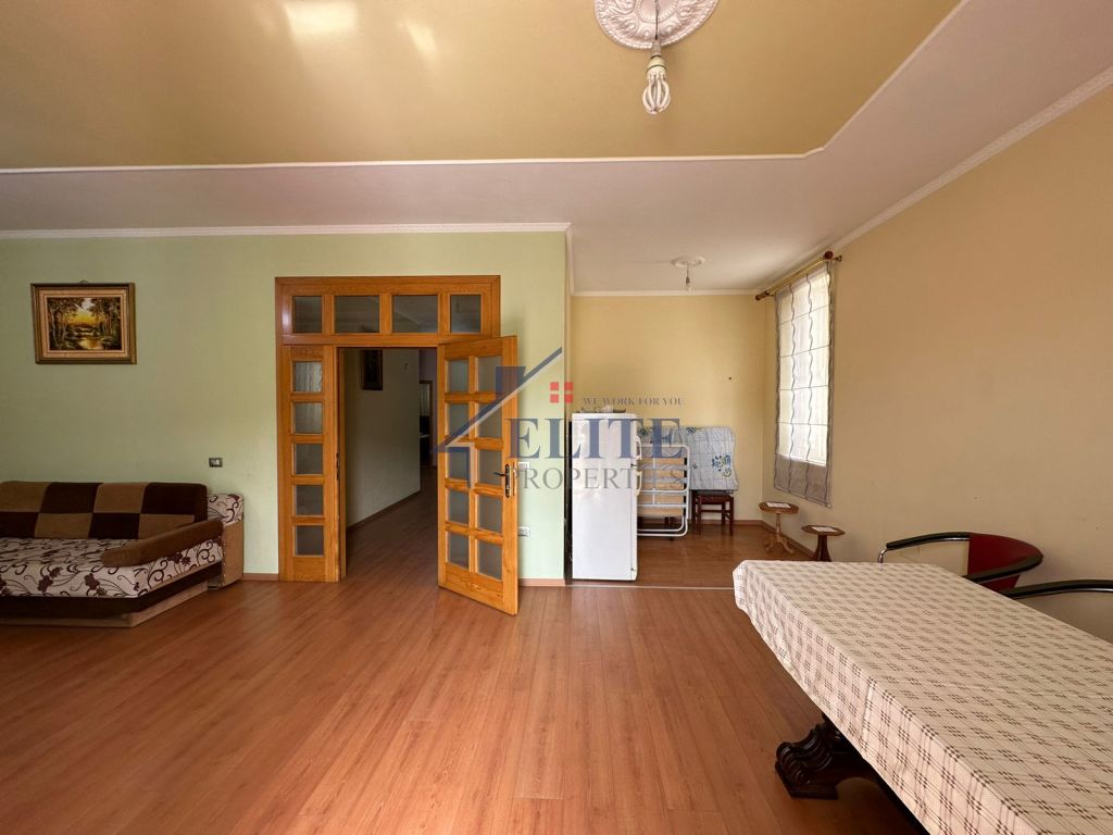 Kombinat, apartament 3+1 me qira