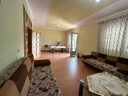 Kombinat, apartament 3+1 me qira