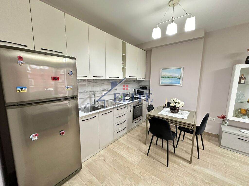 21 Dhjetori, apartament 2+1 me qira