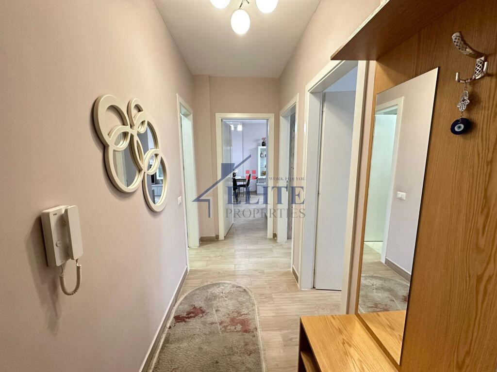 21 Dhjetori, apartament 2+1 me qira