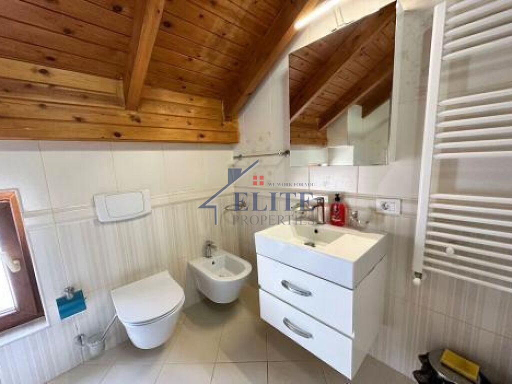 Vilë me qira te Colombo 2, pranë TEG.