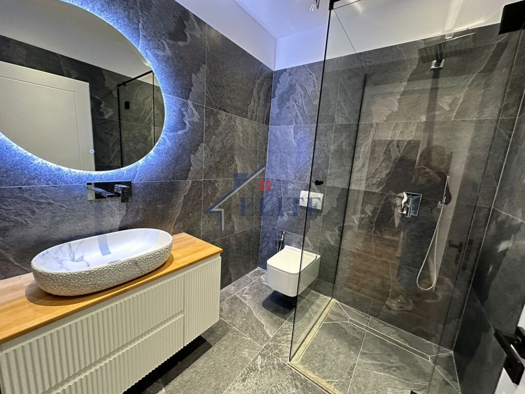 Fillimi i rrugës së Kavajës, zyre me qira