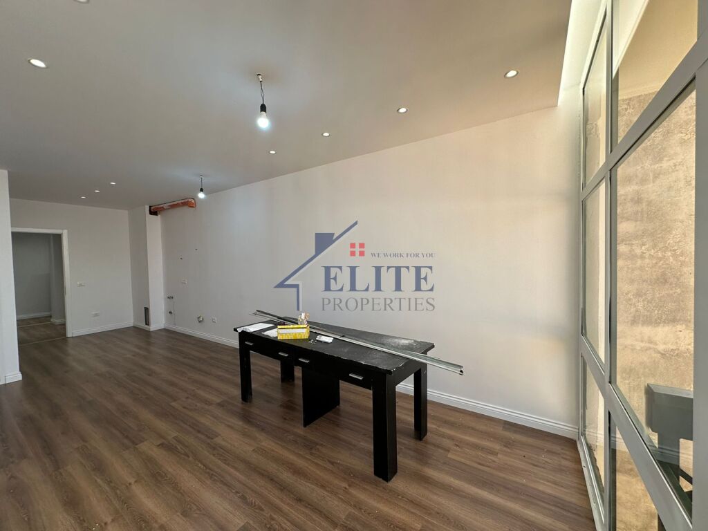 Fillimi i rrugës së Kavajës, zyre me qira