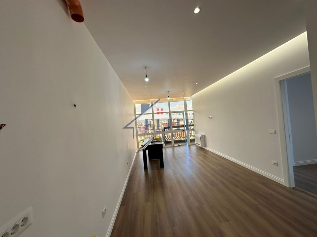 Fillimi i rrugës së Kavajës, zyre me qira