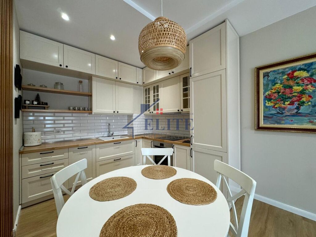 21 Dhjetori, apartament 2+1 me qira