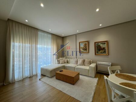 21 Dhjetori, apartament 2+1 me qira