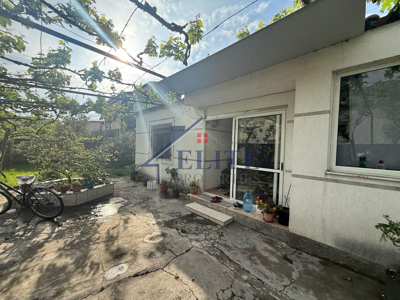 Shtepi private ne shitje + ambjent biznesi ne shitje ne Misto Mame
