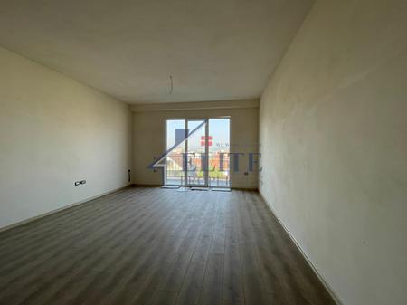 Demokracia Street Kamëz, appartamento con due camere da letto in vendita