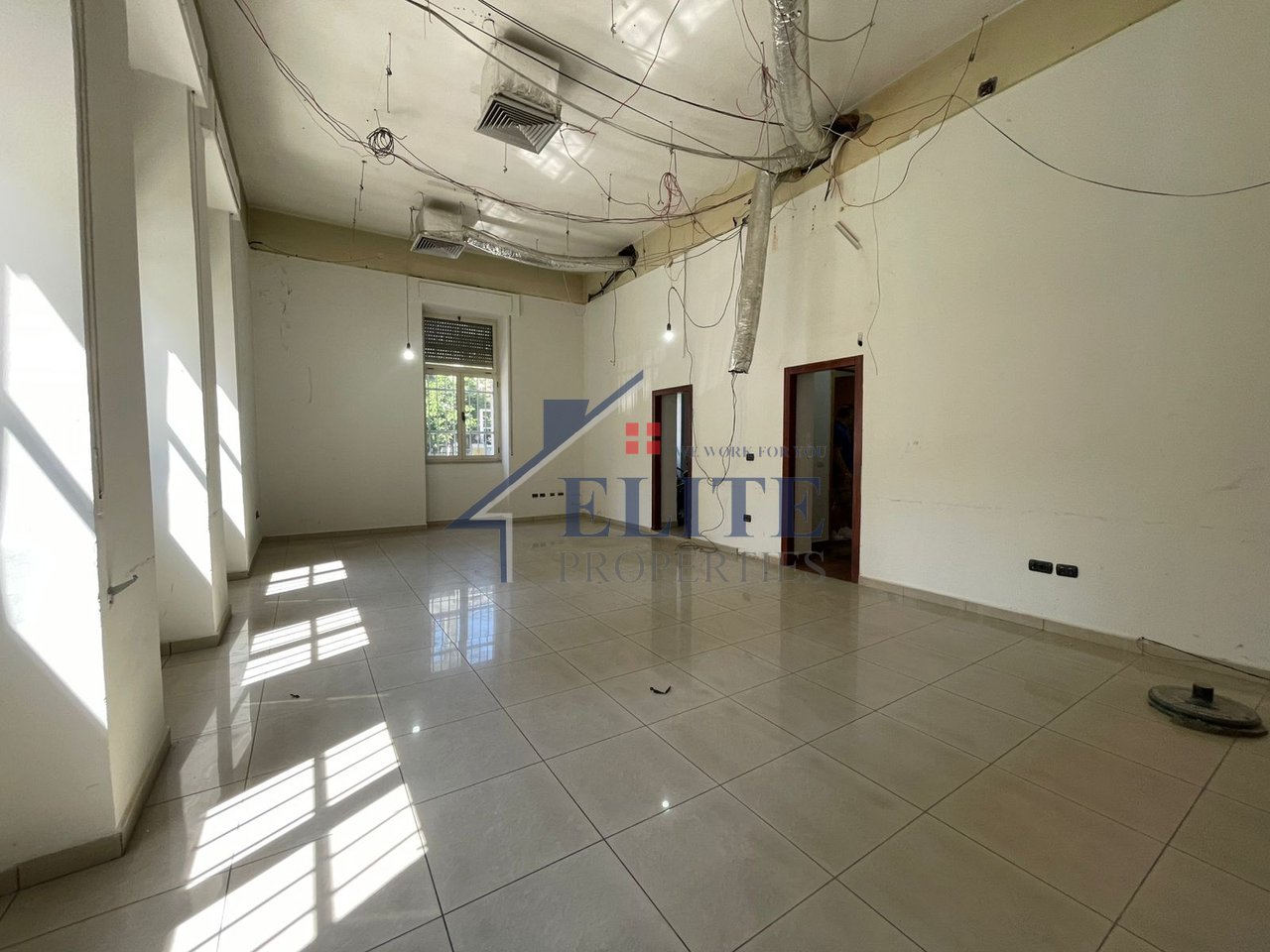 Koton Center, Tirane – ambient biznesi për qira