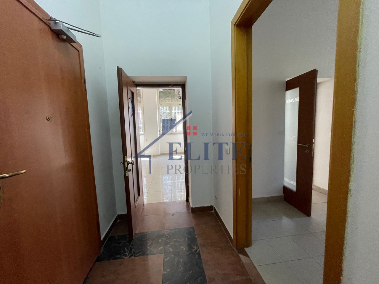 Koton Center, Tirane – ambient biznesi për qira
