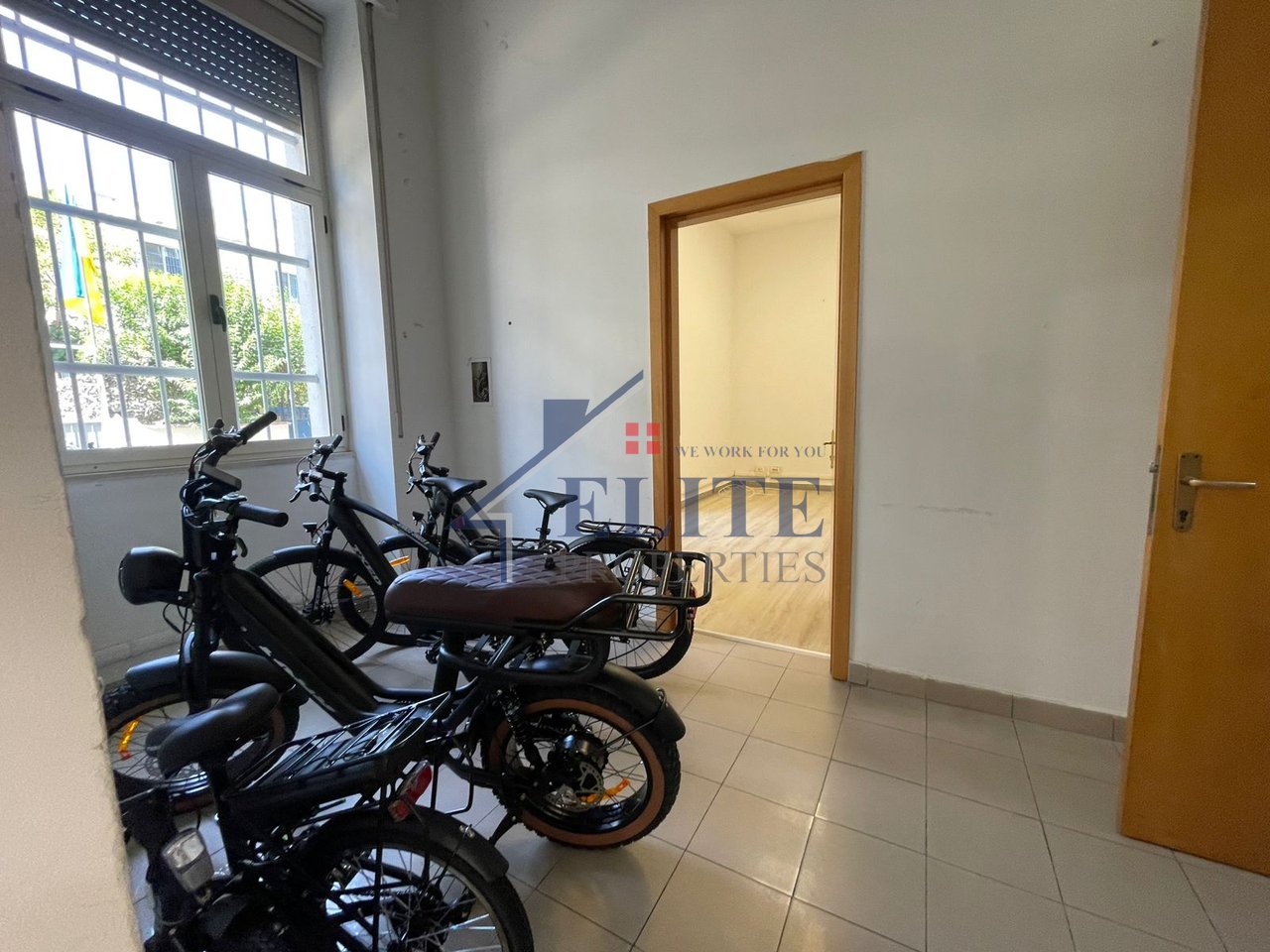 Koton Center, Tirane – ambient biznesi për qira