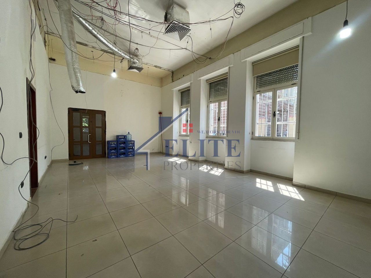 Koton Center, Tirane – ambient biznesi për qira