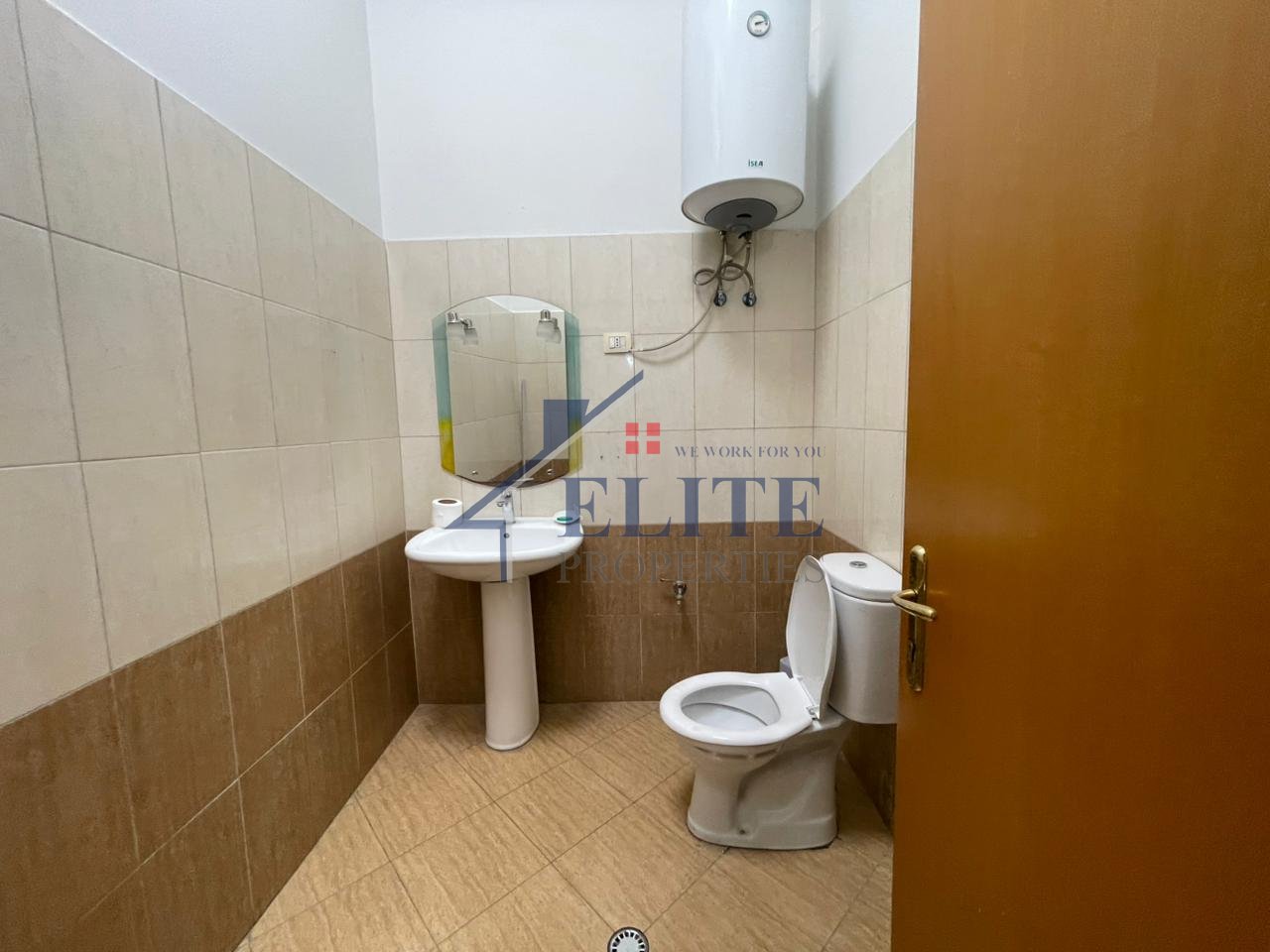 Koton Center, Tirane – ambient biznesi për qira