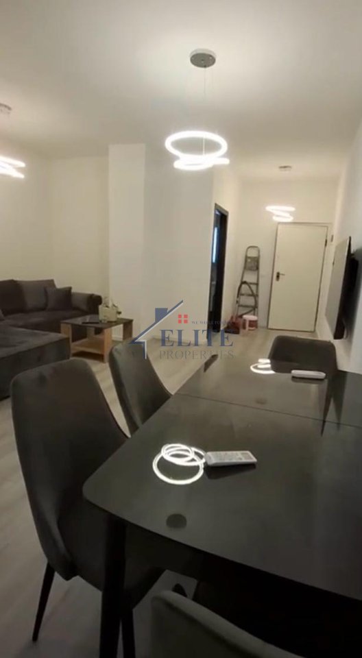 Bulevardi Zogu I –  apartament 1+1 me qira
