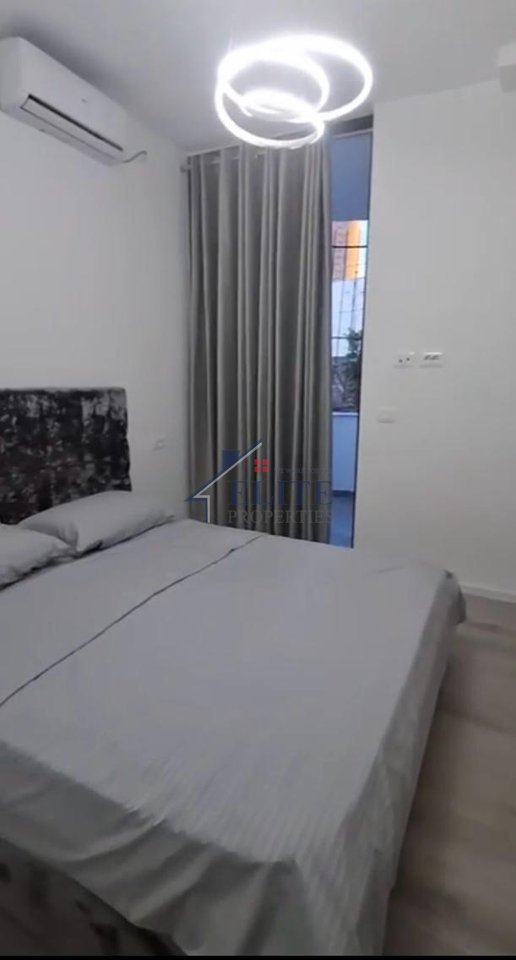 Bulevardi Zogu I –  apartament 1+1 me qira