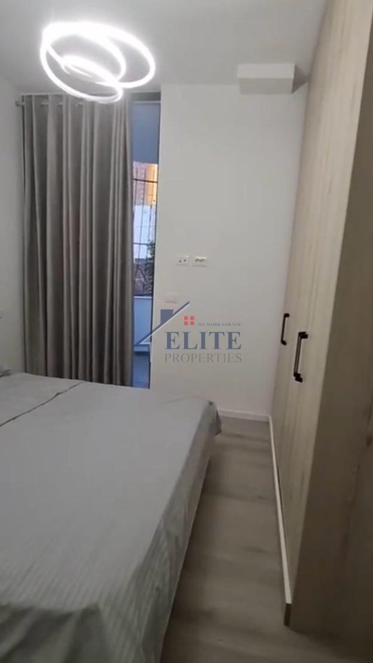 Bulevardi Zogu I –  apartament 1+1 me qira