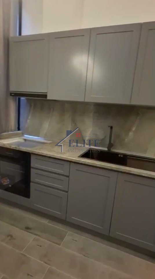 Bulevardi Zogu I –  apartament 1+1 me qira