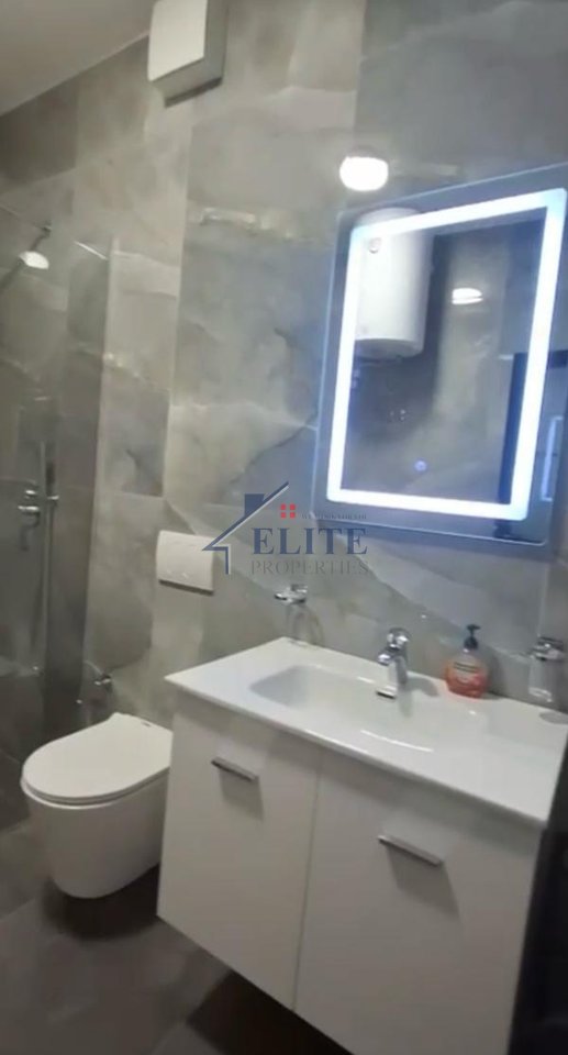 Bulevardi Zogu I –  apartament 1+1 me qira