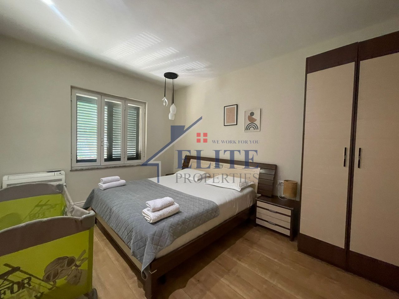 Pallatet Shallvare, appartamento con due camere da letto in affitto