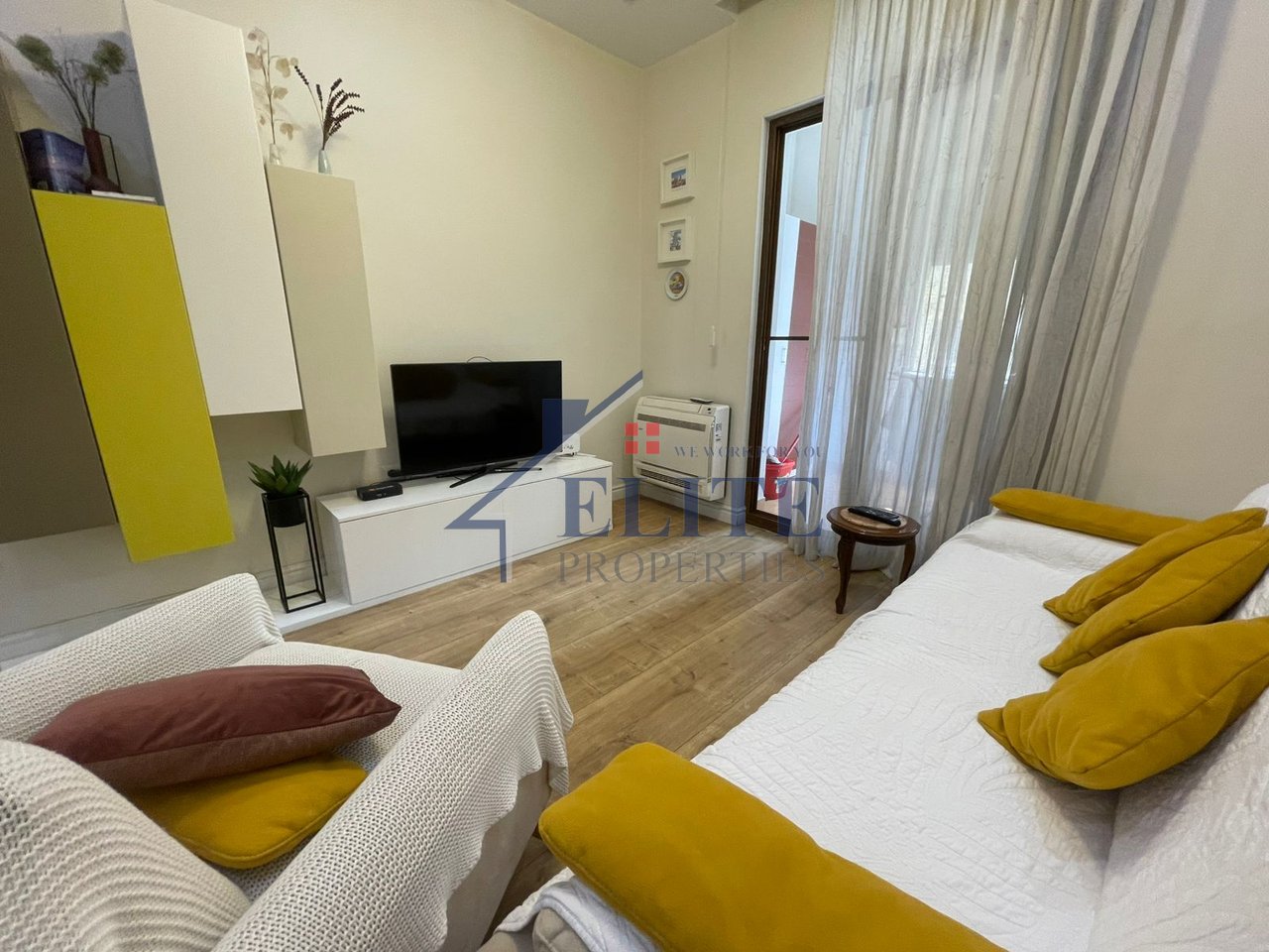 Pallatet Shallvare, appartamento con due camere da letto in affitto