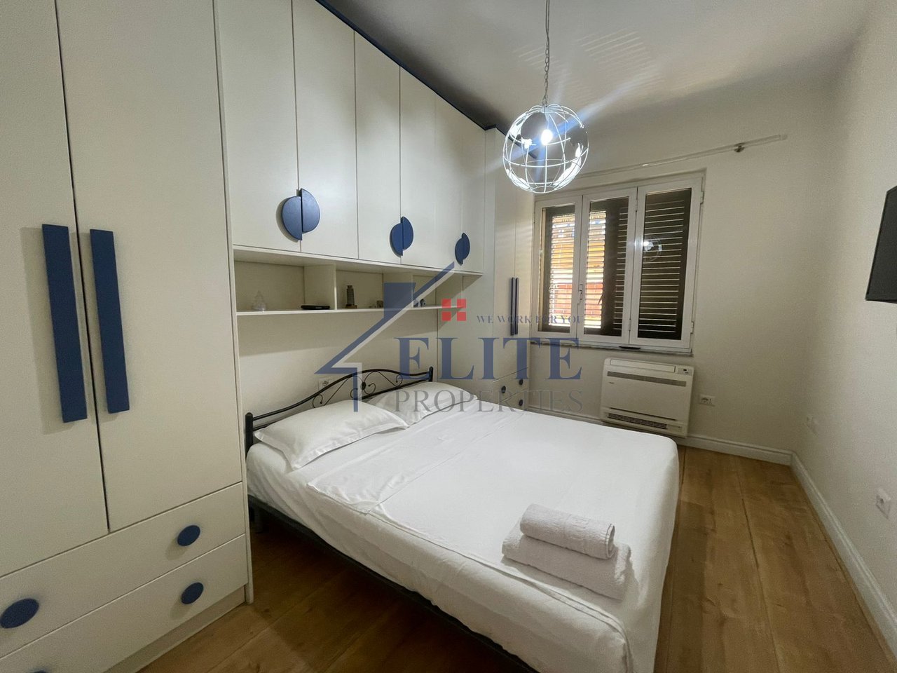 Pallatet Shallvare, appartamento con due camere da letto in affitto