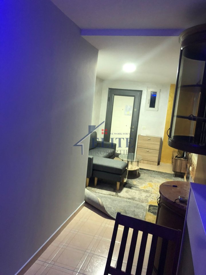 Pazari i Ri, appartamento con una camera da letto in affitto
