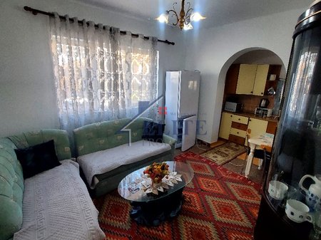Rruga Ferit Xhajko, apartament 2+1 me qira